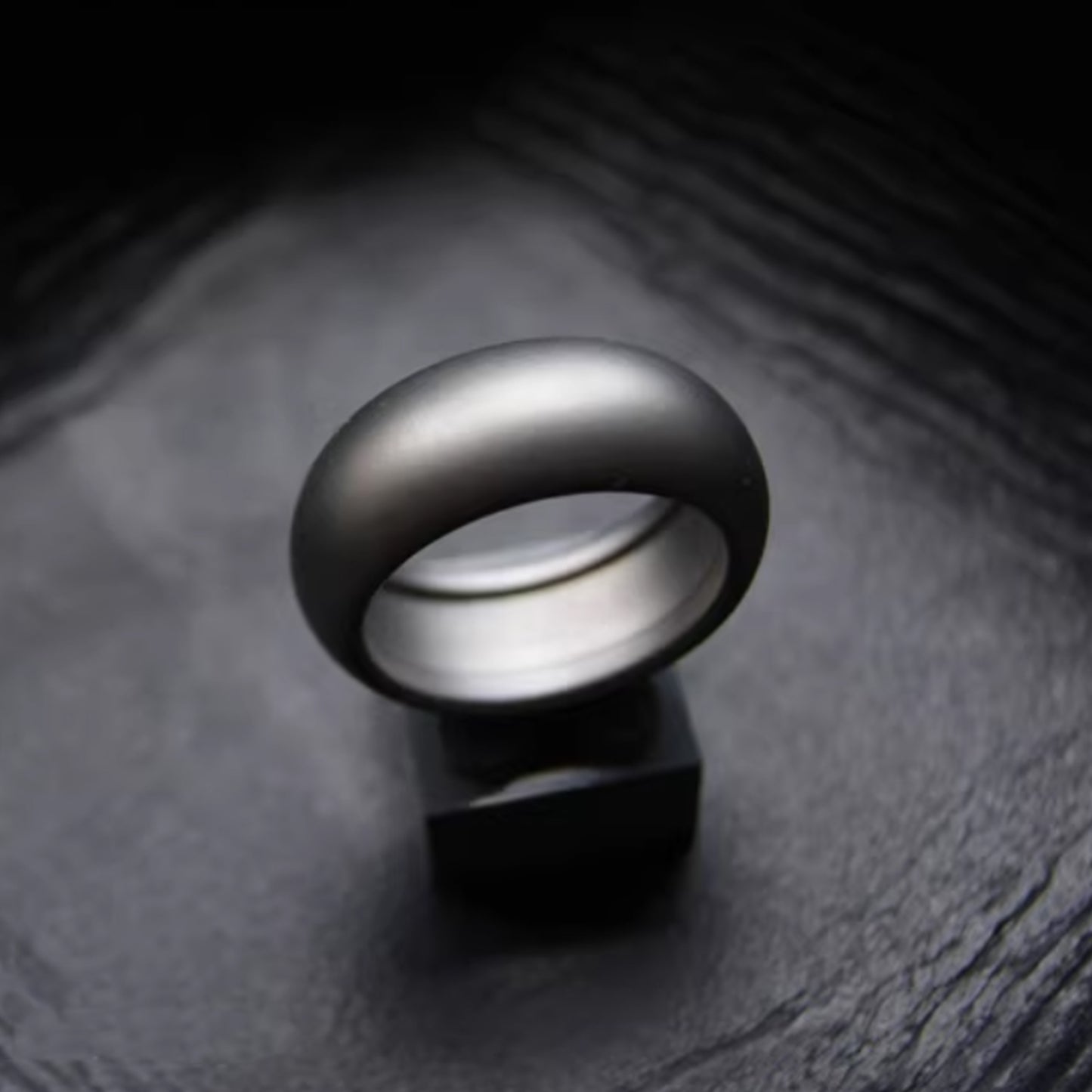 EDC Titanium Alloy Ring with Mini Saw, Outdoor Survival Tactical Tool